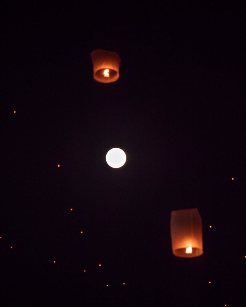Lantern-festival-Yee-Peng-Chiang-Mai-moon-lanterns