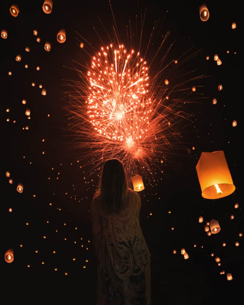 Lantern-festival-Chiang-Mai-lanterns-firework