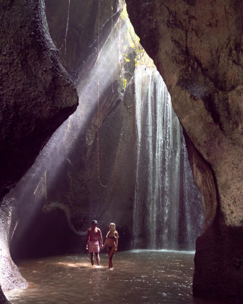 tukad-cepung-waterfall-bali-lightray-blog-couple