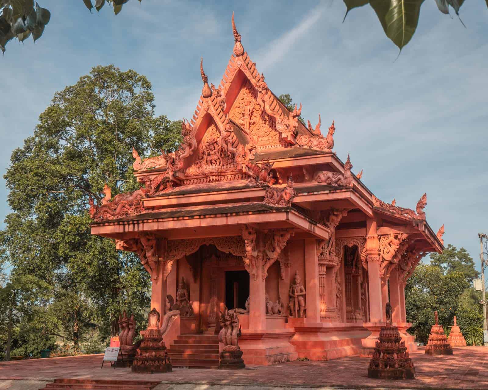 Wat-Ratchathammaram-temple-Koh-Samui