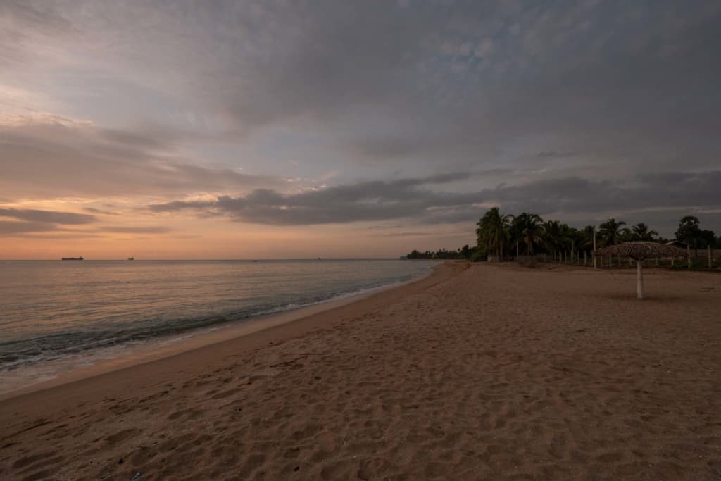 Trincomalee-sunrise-beach