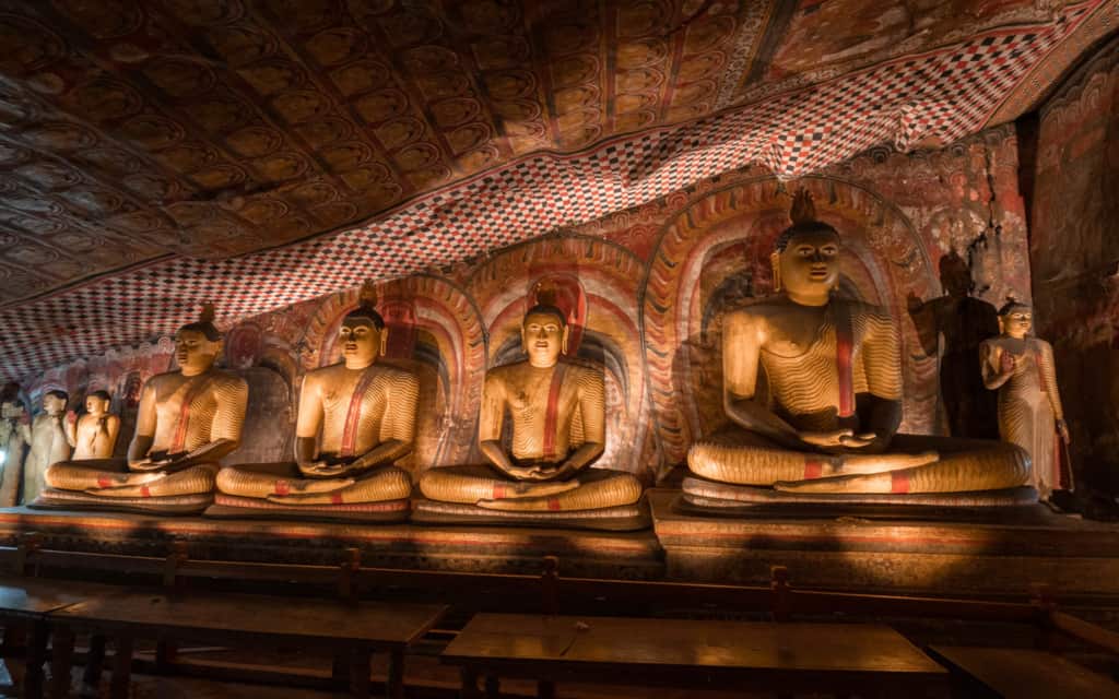 dambulla-cave-buddha-statues