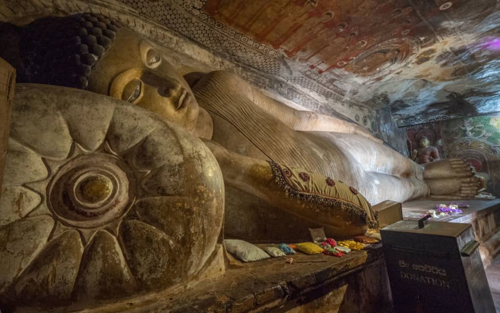 dambulla-cave-reclining-buddha