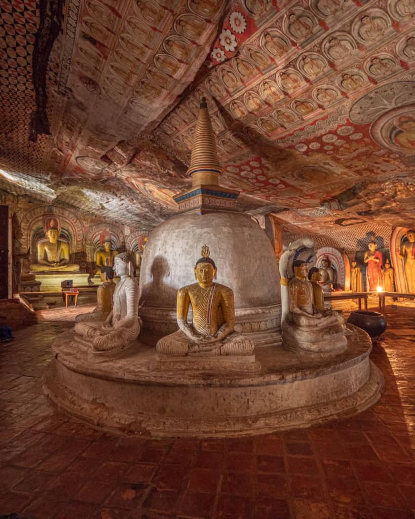 dambulla-cave-temple-statue
