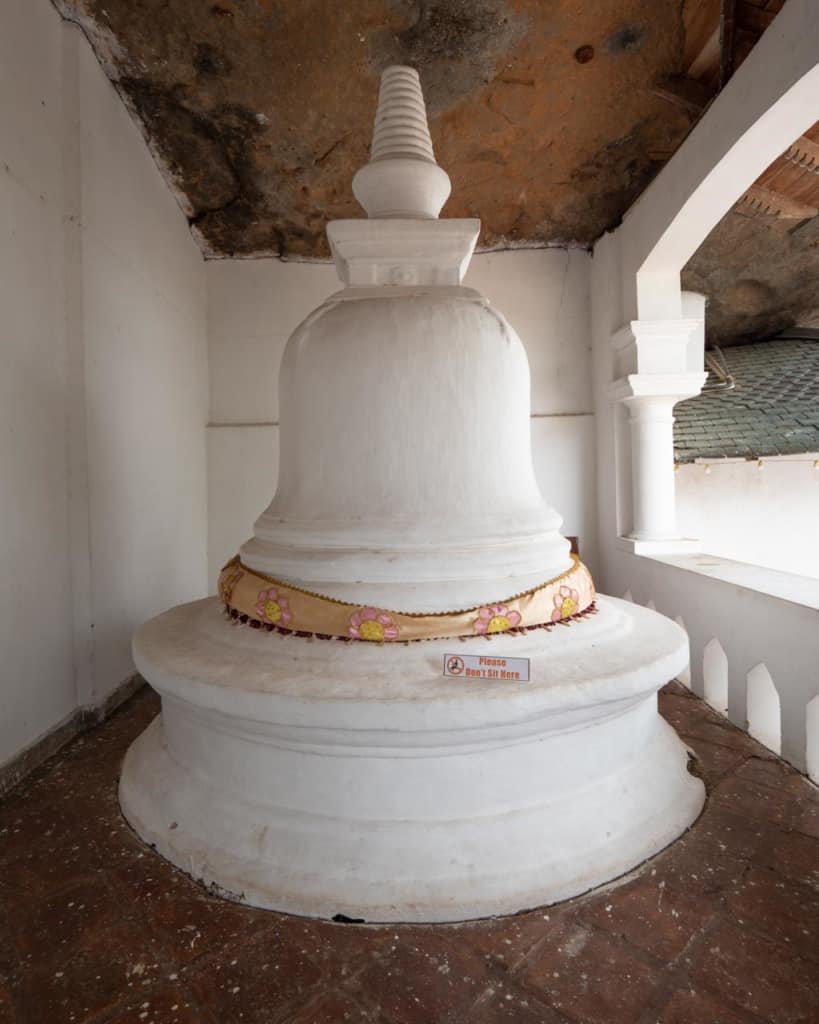 dambulla-cave-white-temple