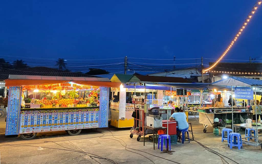 pantip-market-koh-phangan-stalls
