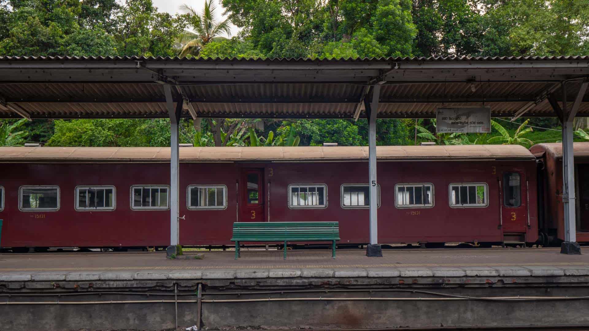 colombo-kandy-train