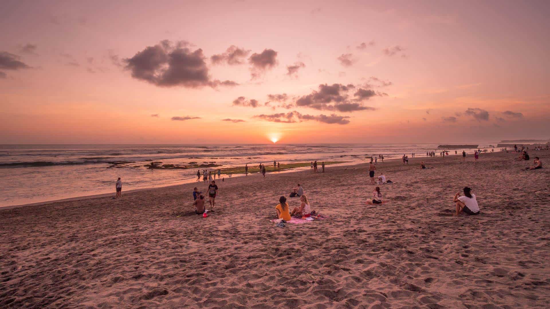 batu-bolong-beach-sunset-watching