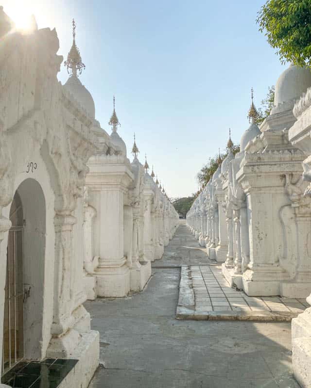 kuthodaw-pagoda-mandalay