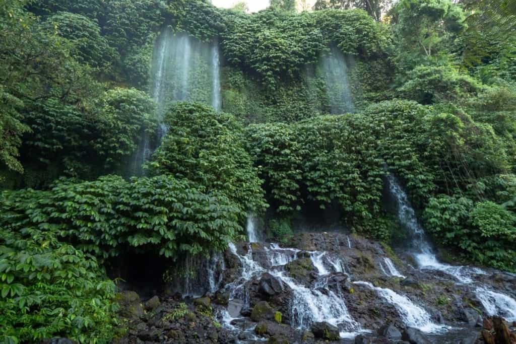 Benang-Stokel-Kelambu-waterfall