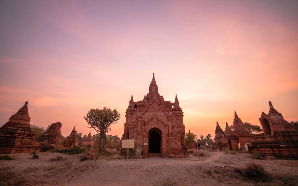Wut-Tha-Na-Daw-pagodas-bagan-myanmar