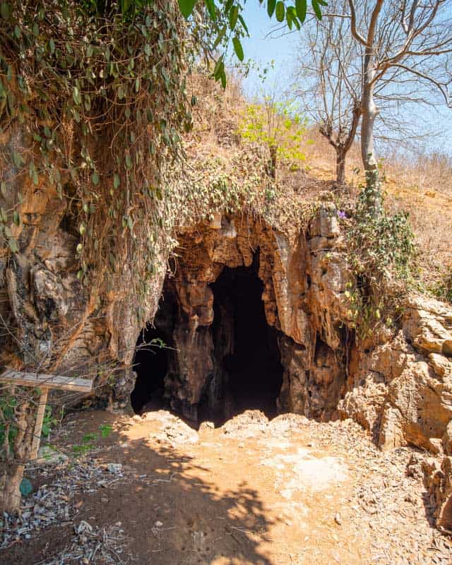 entrance-bat-cave-lombok