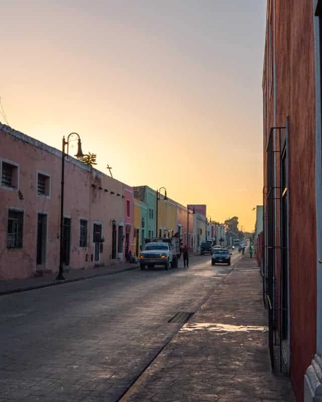 valladolid-mexico-colorful-street