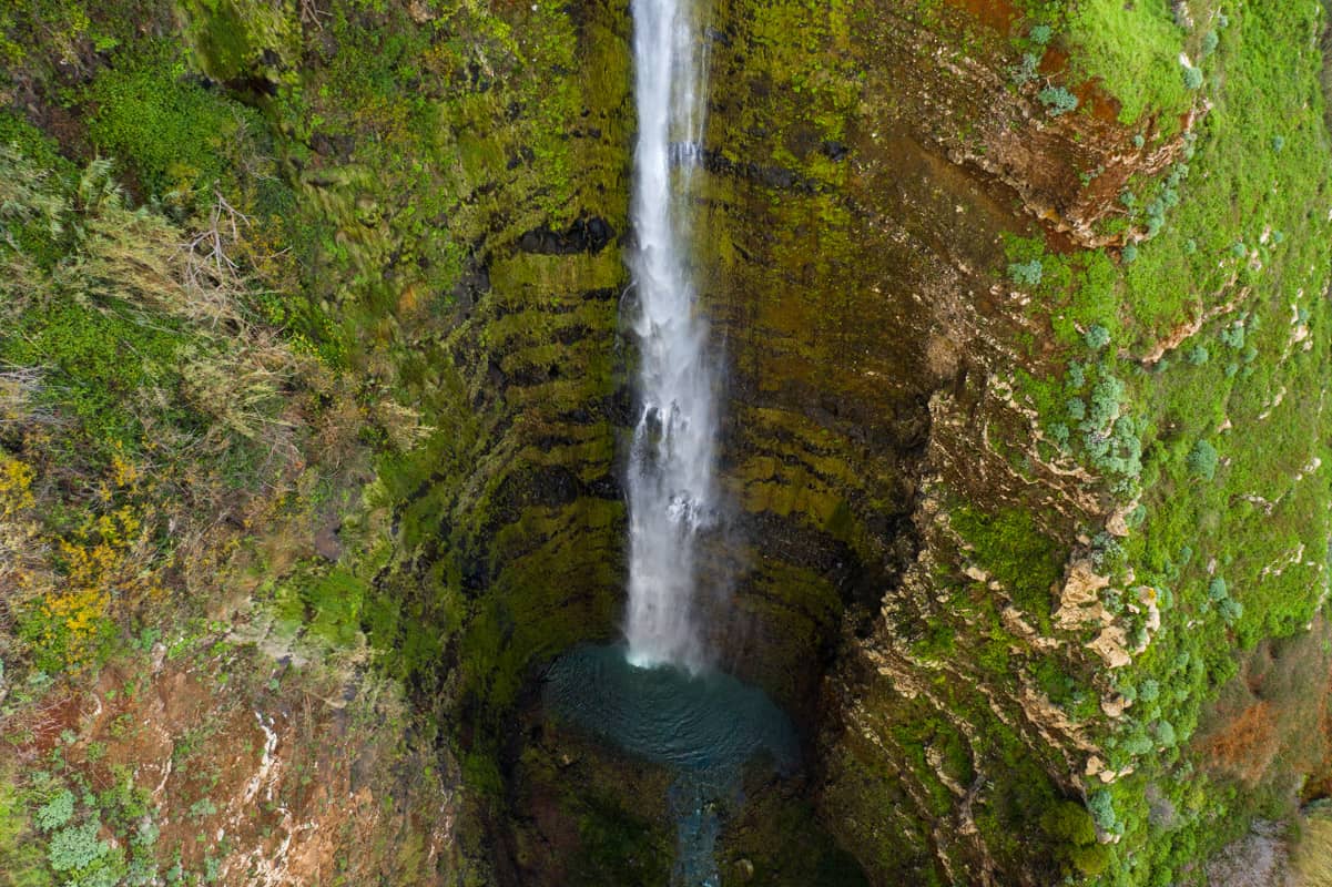 garganta-funda-waterfall-closeup-drone