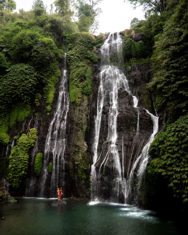 banyumala-twin-waterfall-couple