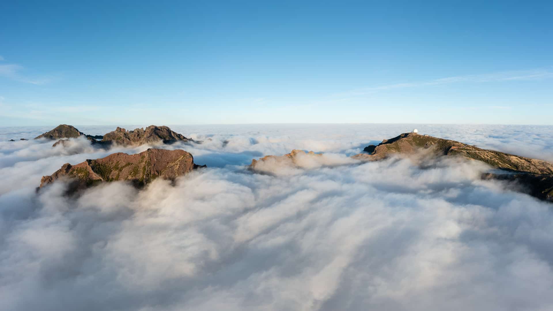 pico-do-arieiro-above-the-clouds-drone