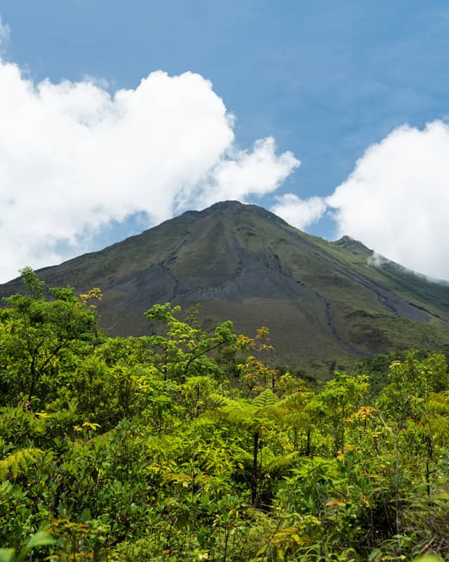 los-tucanes-hike-arenal-volcano-closeup