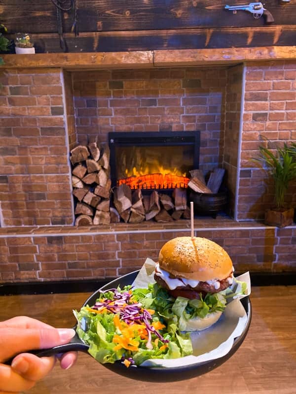 thesnug-smokehouse-burger
