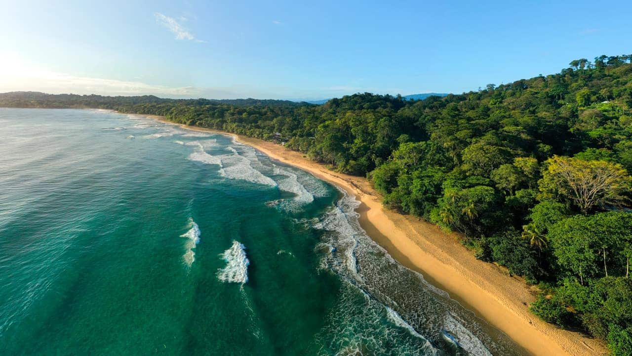 playa-cocles-costa-rica-shore