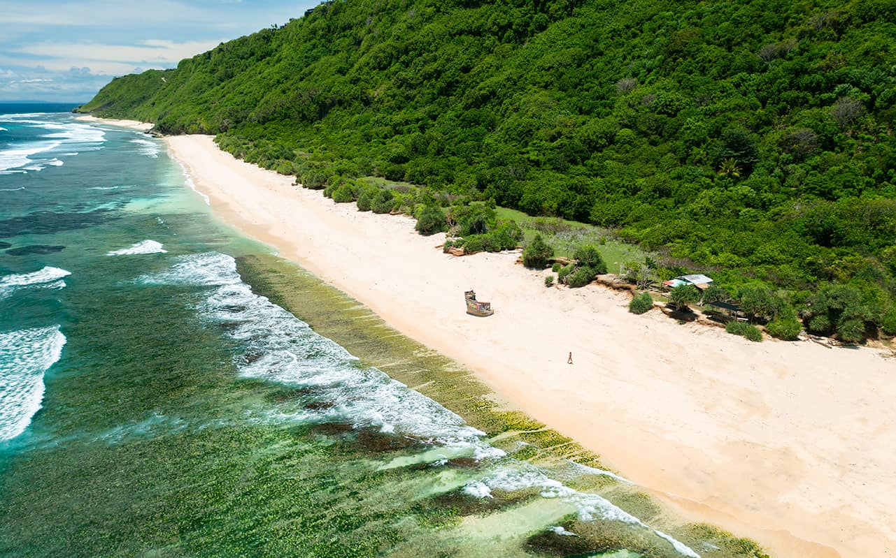 nunggalan-beach-drone-ship