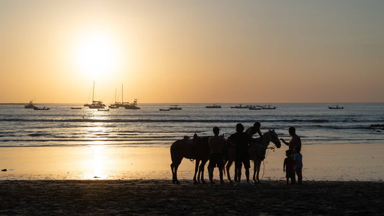 tamarindo-beach-sunset-horses