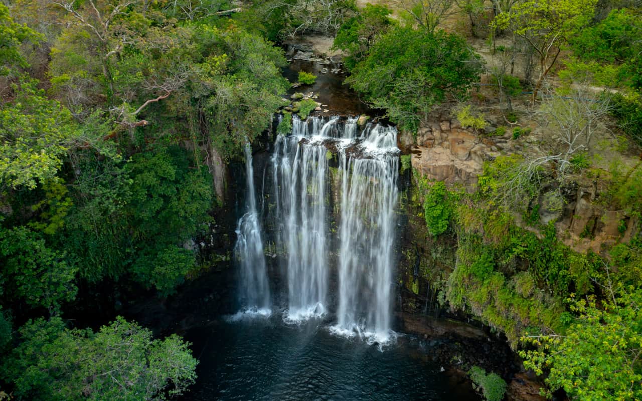 llanos-de-cortes-waterfall-drone-