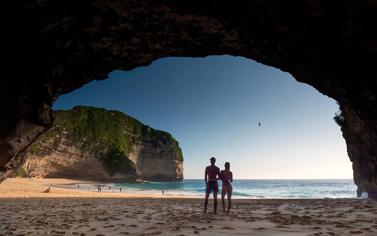 kelingking-beach-cave