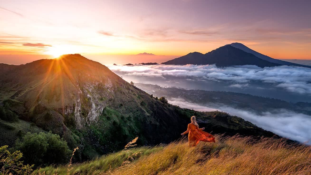 https://digitaltravelcouple.com/wp-content/uploads/2022/05/mount-batur-sunrise-trekking-2022.jpg?utm_source=chatgpt.com