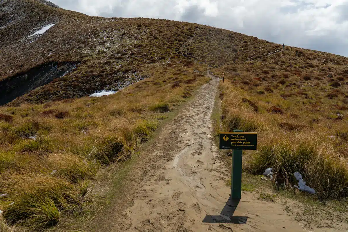 sign-summit-trail