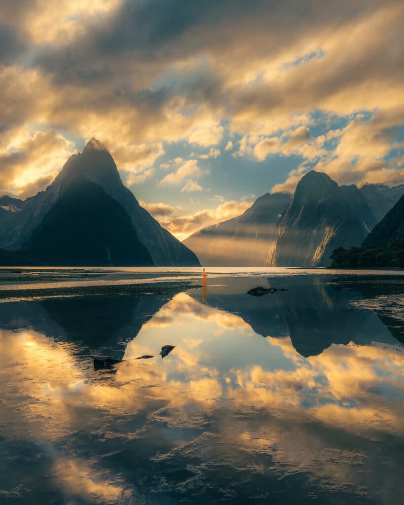 Milford-sound-shore-sunset