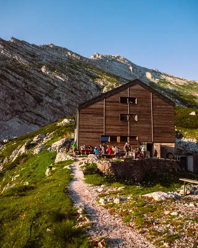 hiking-in-austria-mountainhut-