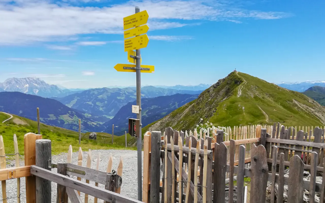 hiking-signs-austria