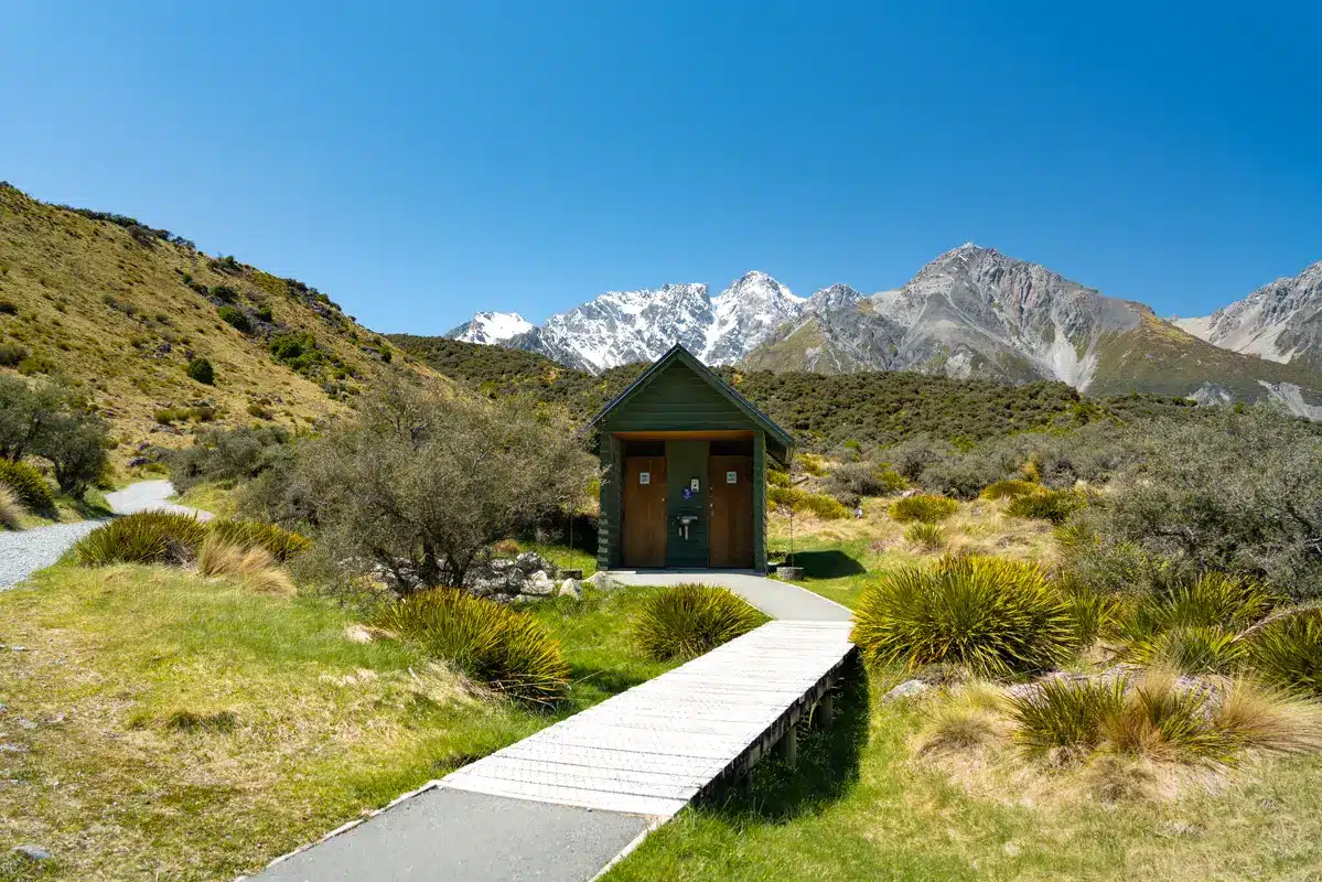 tasman-glacier-walk-trailhead-toilet