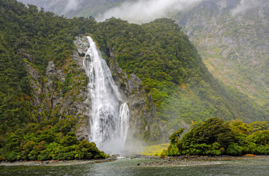 lady-bowen-falls-milford-sound-new-zealand-waterfalls