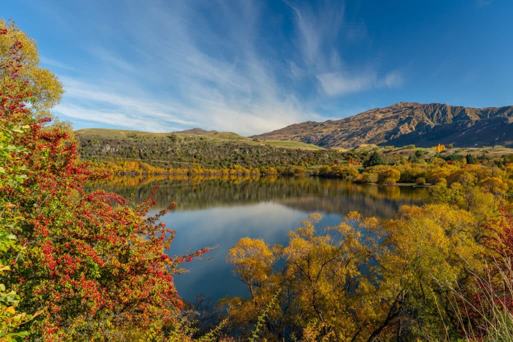lake-hayes-autumn-new-zealand