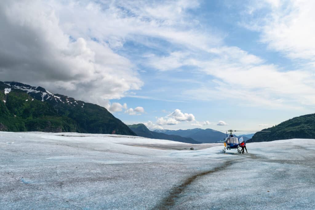 Alaska-helicoper-tours-mendenhall-glacier-Juneau-2