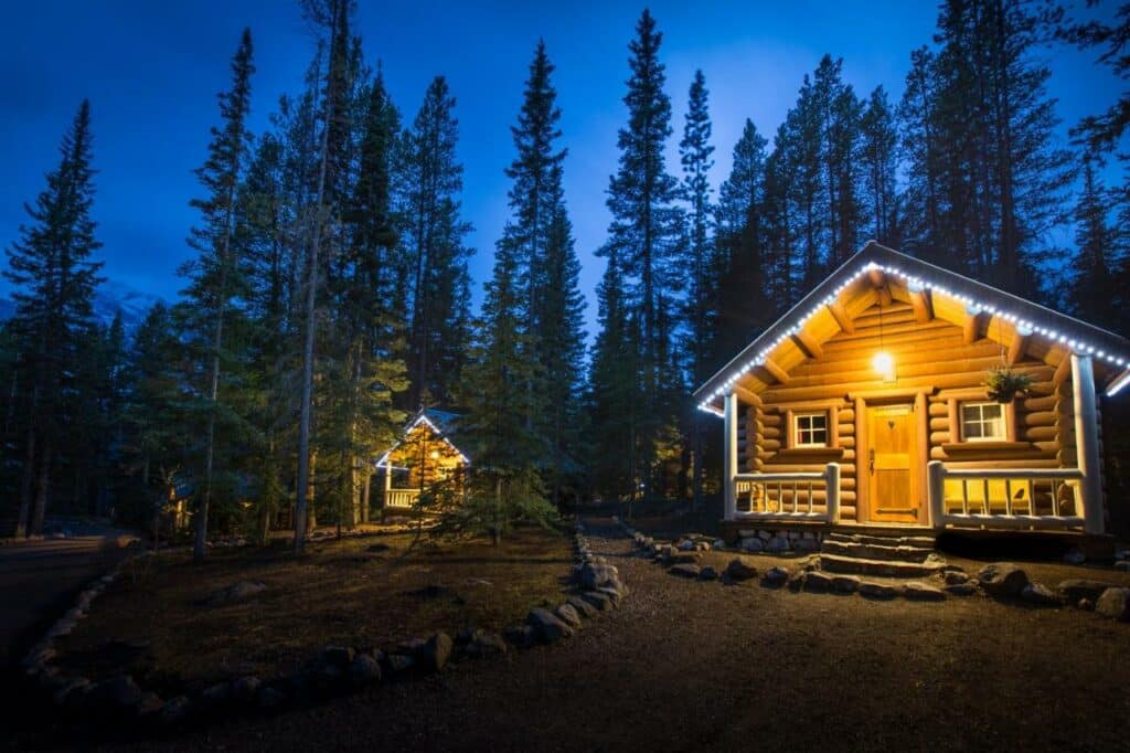 Storm Mountain Lodge & Cabins