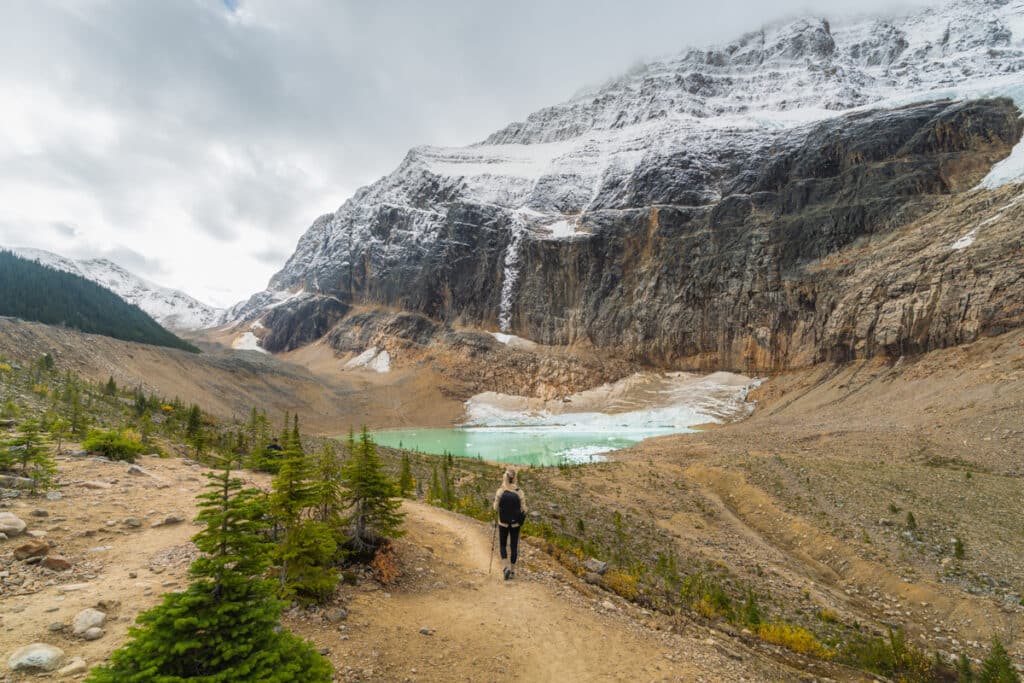 Mount-Edith-Cavell-hike-Cavell-pond