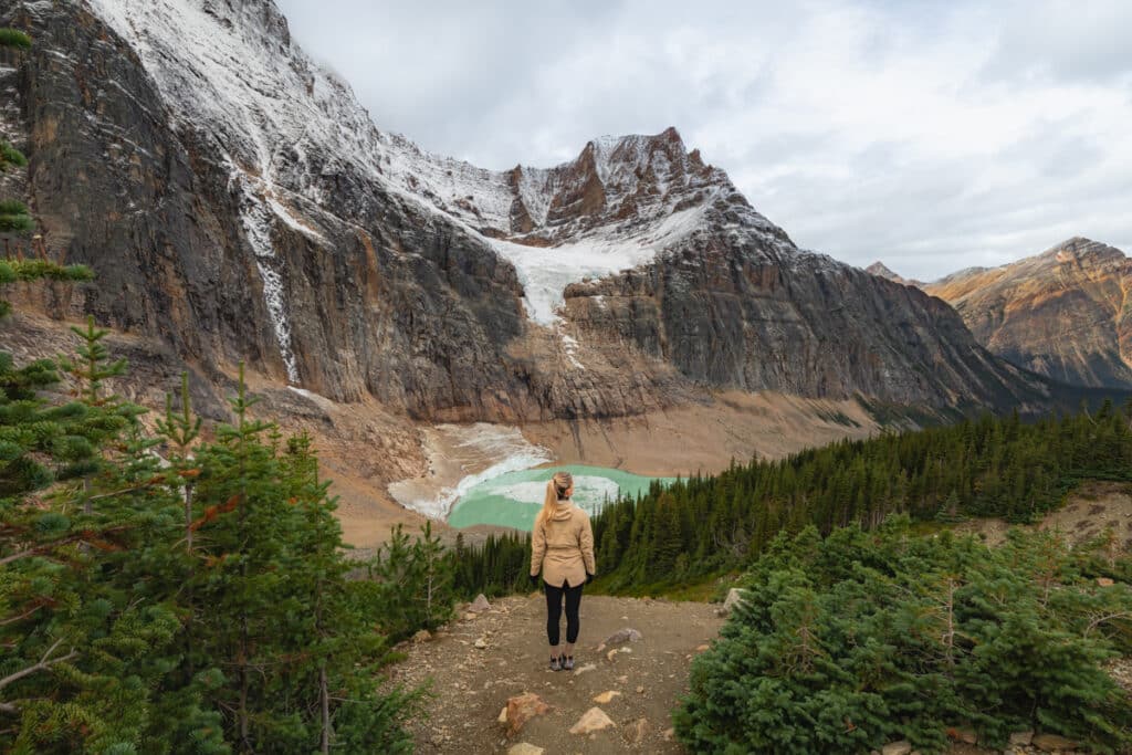 Mount-Edith-Cavell-hike-second-viewpoint-cavell-pond-glacier