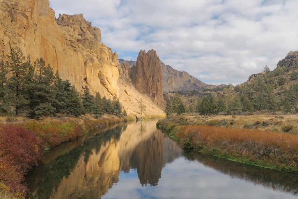 Smith-Rock-State-Park-Oregon-Crooked-River-reflections