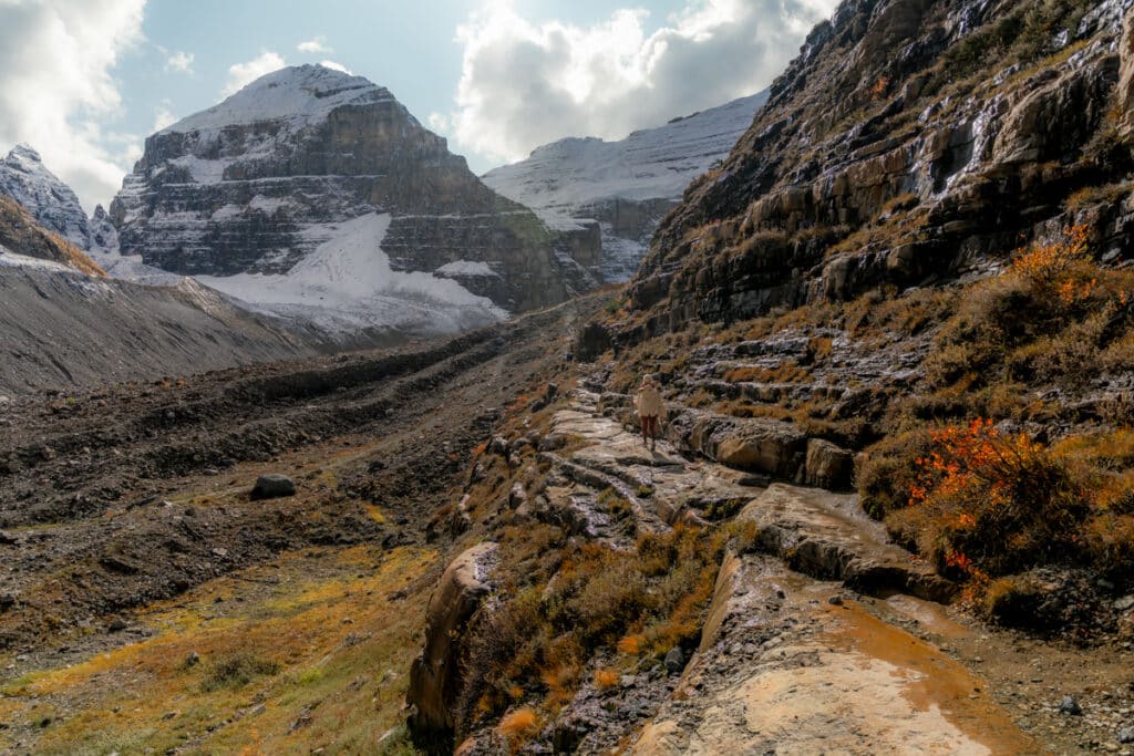 plain-of-the-six-glacier-trail-rocky-ledge