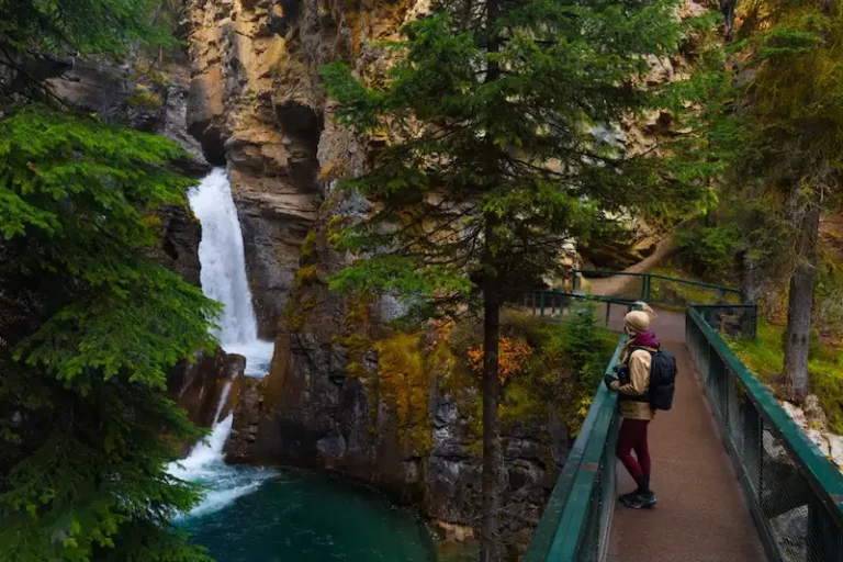 Visitors Guide to Johnston Canyon hike in Banff National Park