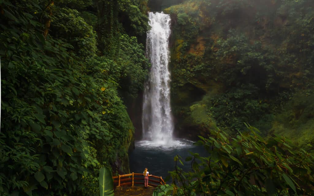costa-rica-waterfalls-magia-blanca-la-paz