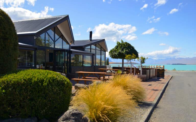 10 Best Restaurants in Lake Tekapo New Zealand