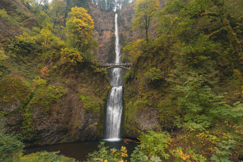 multnomah-waterfall-oregon-autumn