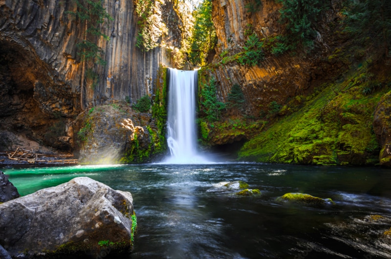 Highway-of-waterfalls-Oregon